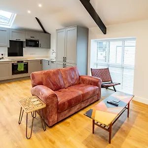  Apartment Town Center Duplex 6